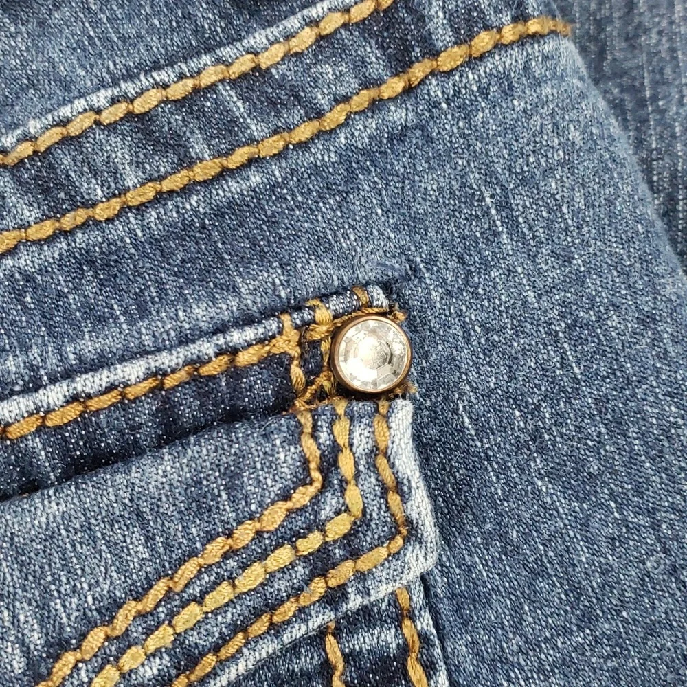 LEI -Ashley' low-rise Bootcut stretchy jeans - Picture 7 of 11